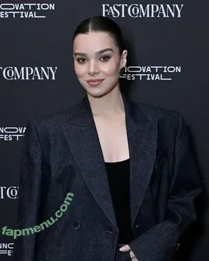 Hailee Steinfeld / haileesteinfeld nude photo #0107