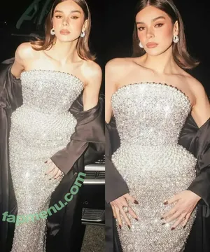 Hailee Steinfeld / haileesteinfeld nude photo #0112