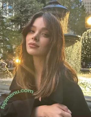 Hailee Steinfeld / haileesteinfeld nude photo #0118