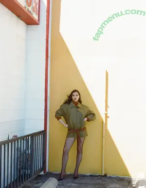 Hailee Steinfeld / haileesteinfeld nude photo #0122