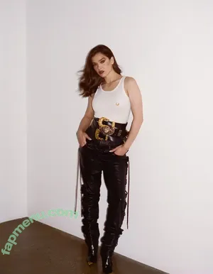 Hailee Steinfeld / haileesteinfeld nude photo #0123