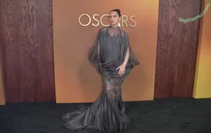 Hailee Steinfeld / haileesteinfeld nude photo #0172