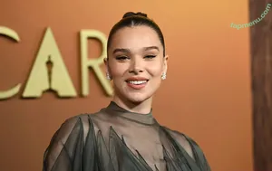 Hailee Steinfeld / haileesteinfeld nude photo #0177