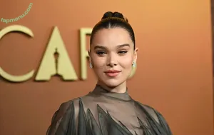 Hailee Steinfeld / haileesteinfeld nude photo #0181