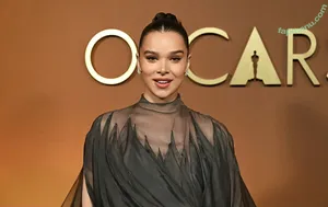 Hailee Steinfeld / haileesteinfeld nude photo #0195