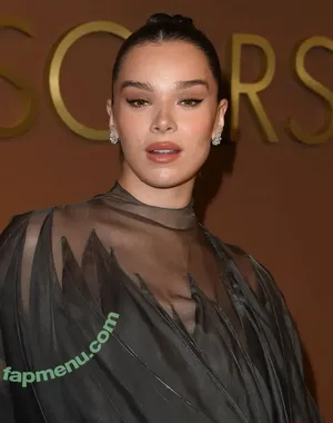 Hailee Steinfeld / haileesteinfeld nude photo #0197