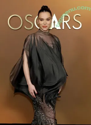 Hailee Steinfeld / haileesteinfeld nude photo #0208