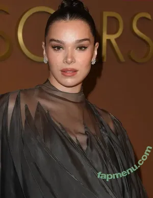 Hailee Steinfeld / haileesteinfeld nude photo #0213