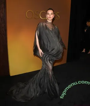 Hailee Steinfeld / haileesteinfeld nude photo #0214