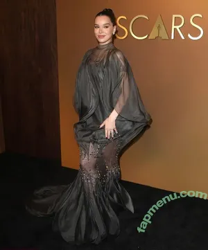 Hailee Steinfeld / haileesteinfeld nude photo #0217