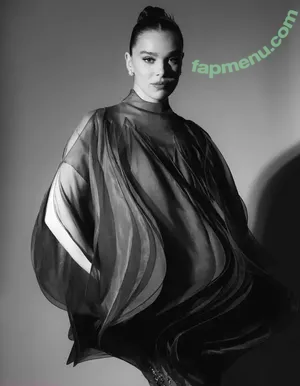 Hailee Steinfeld / haileesteinfeld nude photo #0218