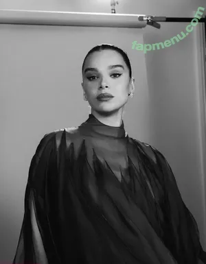 Hailee Steinfeld / haileesteinfeld nude photo #0221