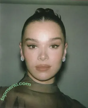 Hailee Steinfeld / haileesteinfeld nude photo #0224
