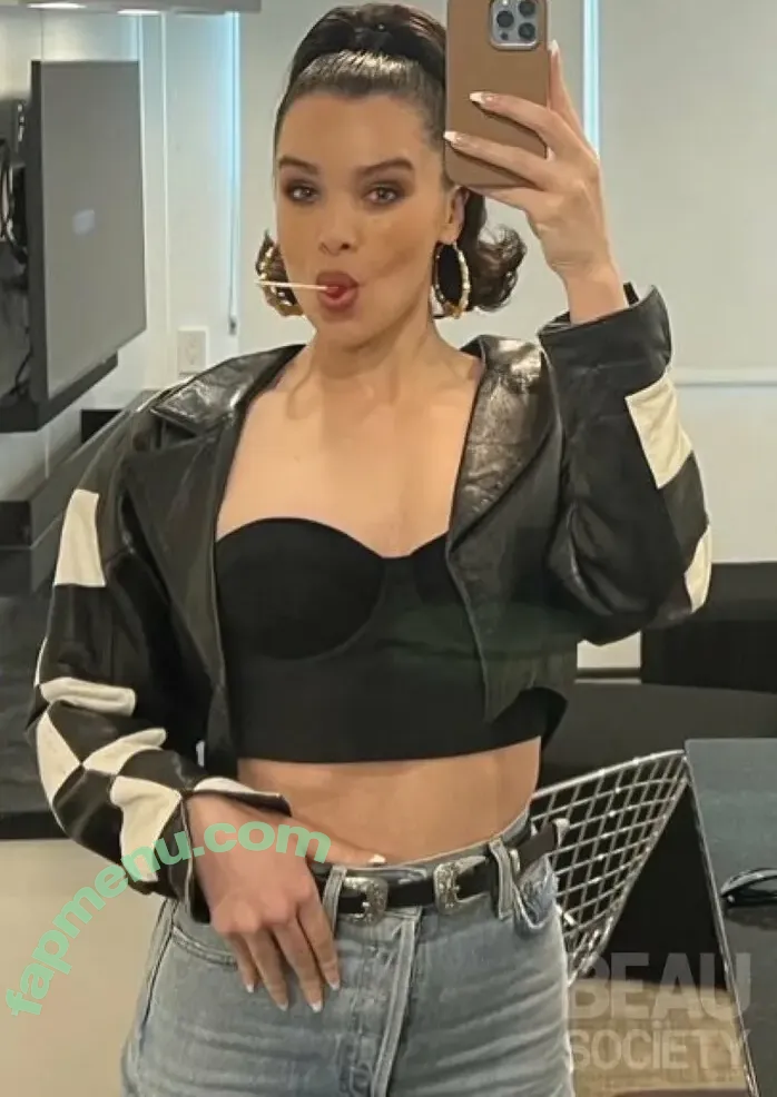 Hailee Steinfeld nude photo #0121 (haileesteinfeld)