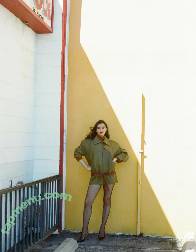Hailee Steinfeld nude photo #0143 (haileesteinfeld)