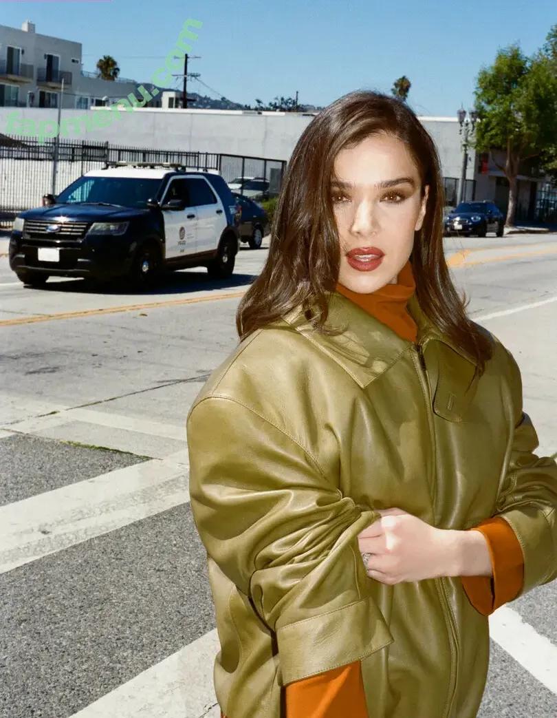 Hailee Steinfeld nude photo #0146 (haileesteinfeld)