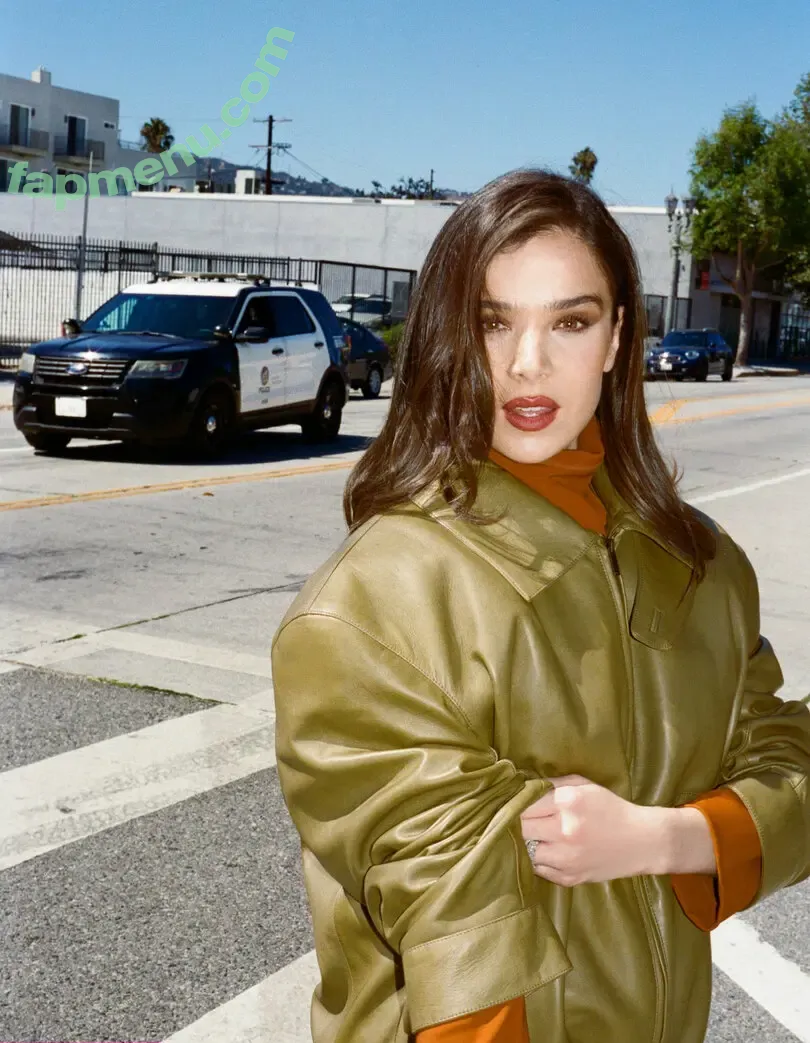 Hailee Steinfeld nude photo #0149 (haileesteinfeld)