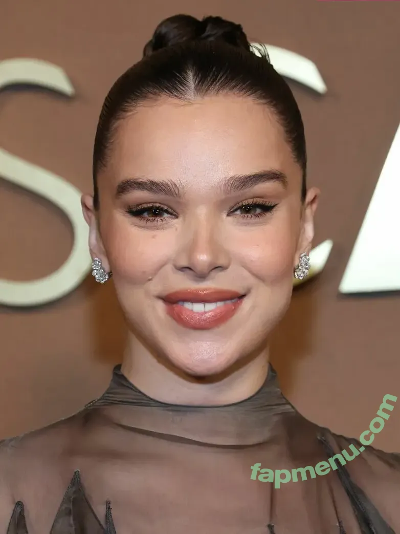Hailee Steinfeld nude photo #0162 (haileesteinfeld)