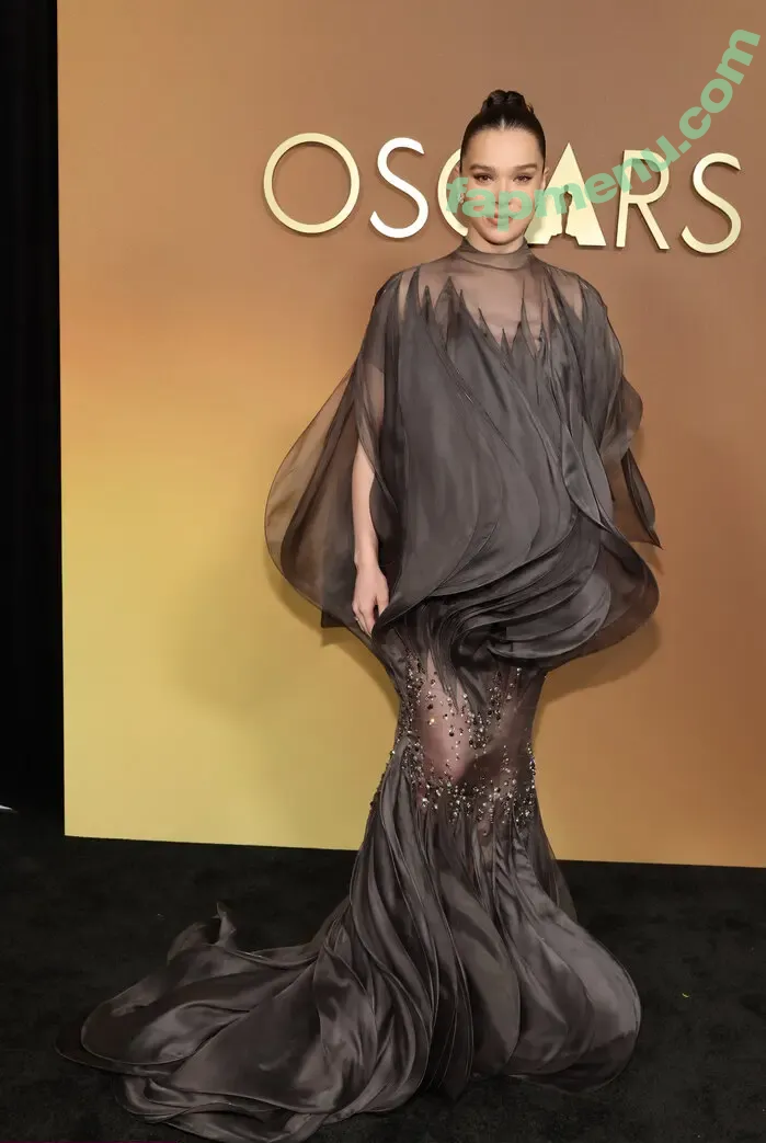 Hailee Steinfeld nude photo #0163 (haileesteinfeld)