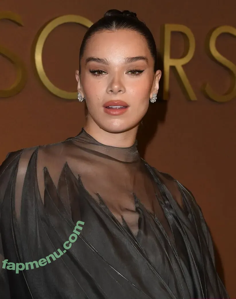 Hailee Steinfeld nude photo #0197 (haileesteinfeld)