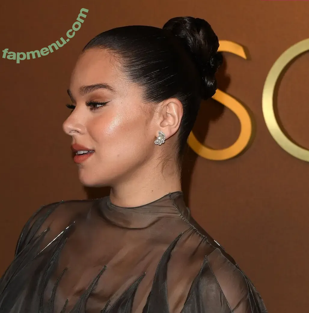 Hailee Steinfeld nude photo #0215 (haileesteinfeld)