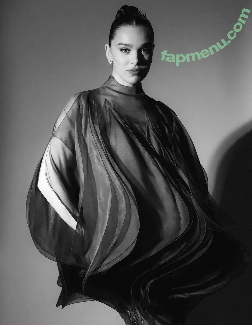 Hailee Steinfeld nude photo #0218 (haileesteinfeld)