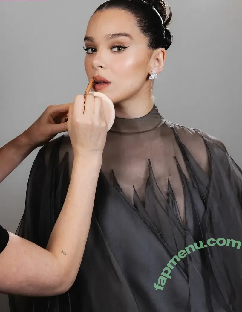 Hailee Steinfeld nude photo #0219 (haileesteinfeld)
