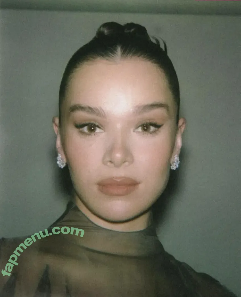 Hailee Steinfeld nude photo #0224 (haileesteinfeld)