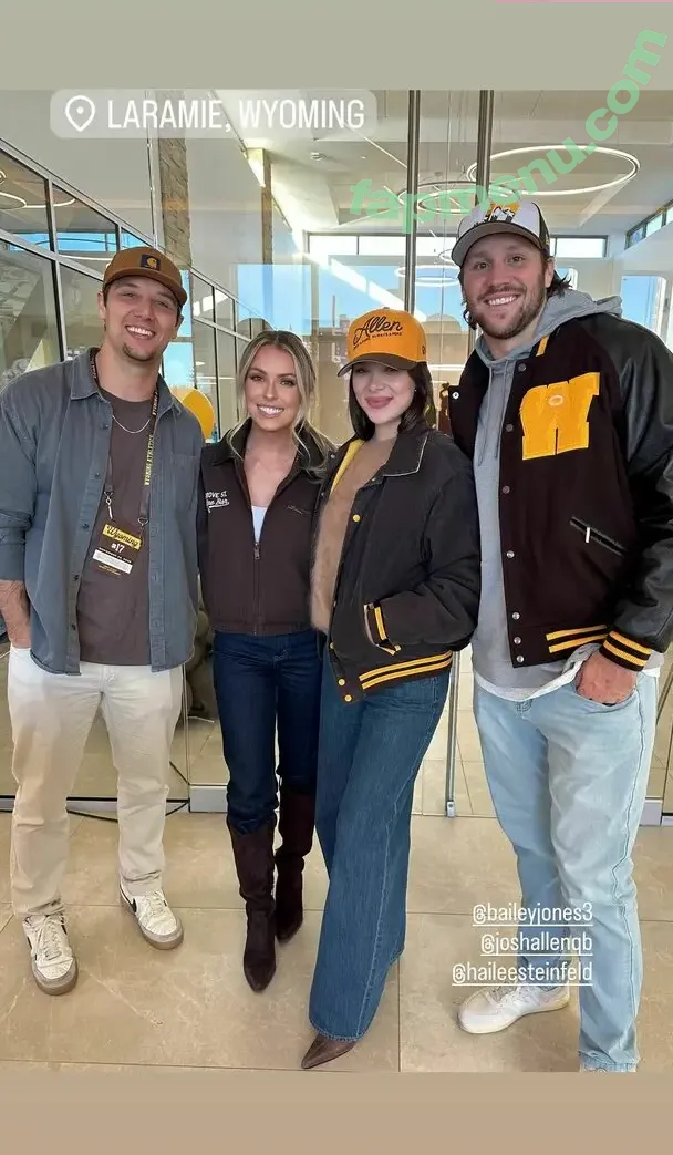 Hailee Steinfeld nude photo #0233 (haileesteinfeld)