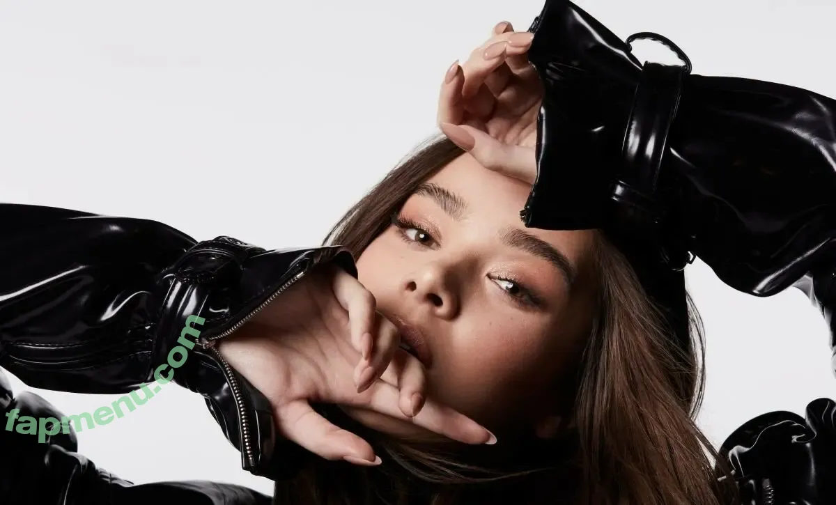 Hailee Steinfeld nude photo #0235 (haileesteinfeld)