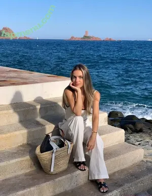 hailey / haileybieber nude photo #0009