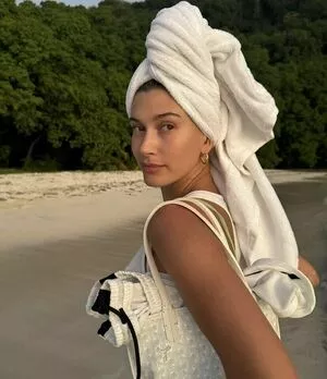 Hailey Baldwin Bieber / haileybieber nude photo #0539