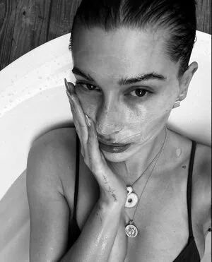 Hailey Baldwin Bieber / haileybieber nude photo #0572