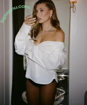 Hailey Baldwin Bieber / haileybieber nude photo #0938