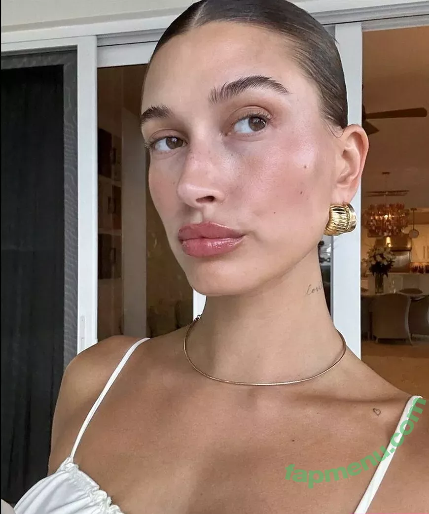 Hailey Baldwin Bieber nude photo #0298 (haileybieber)