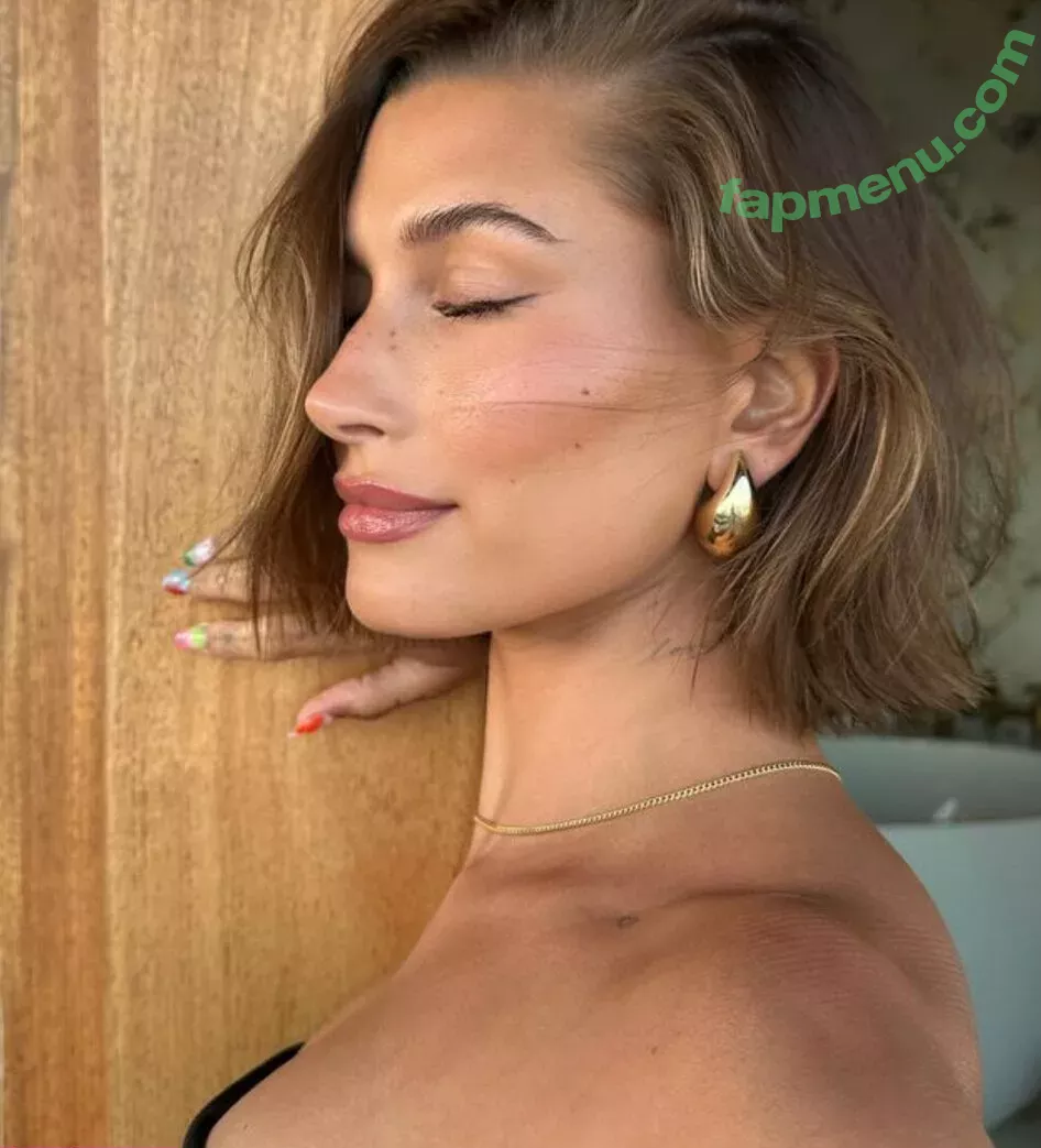 Hailey Baldwin Bieber nude photo #0317 (haileybieber)