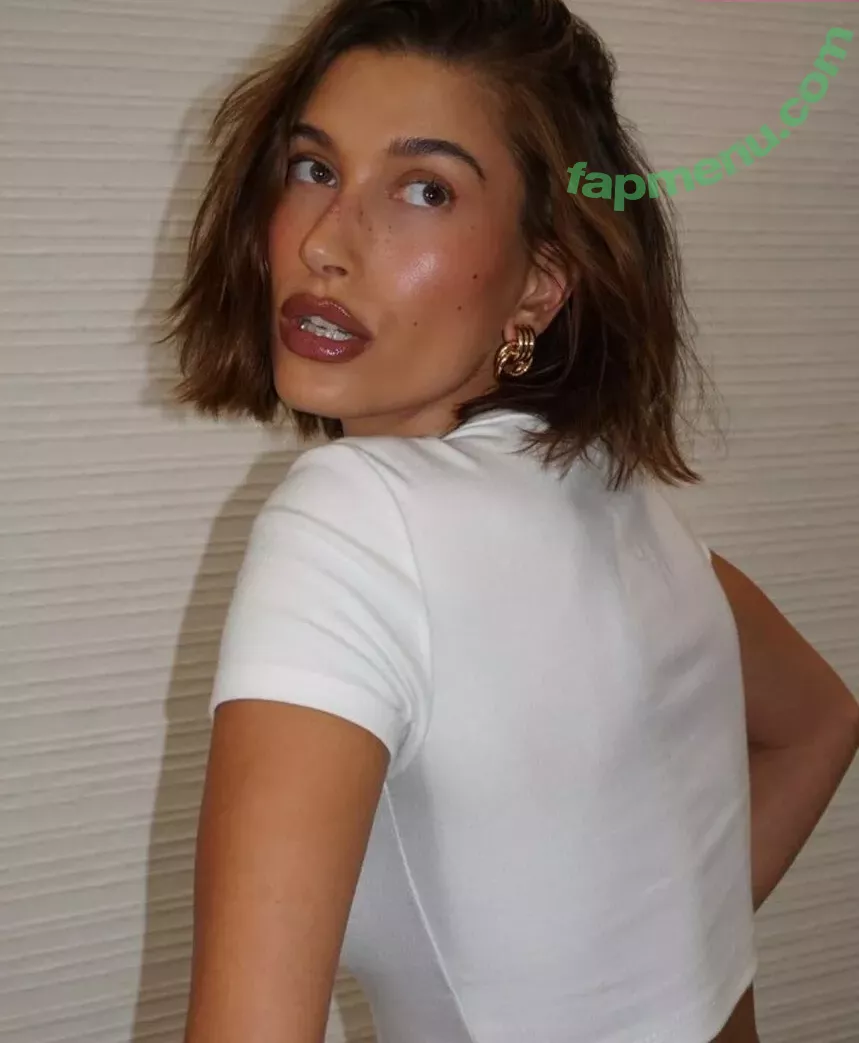 Hailey Baldwin Bieber nude photo #0337 (haileybieber)