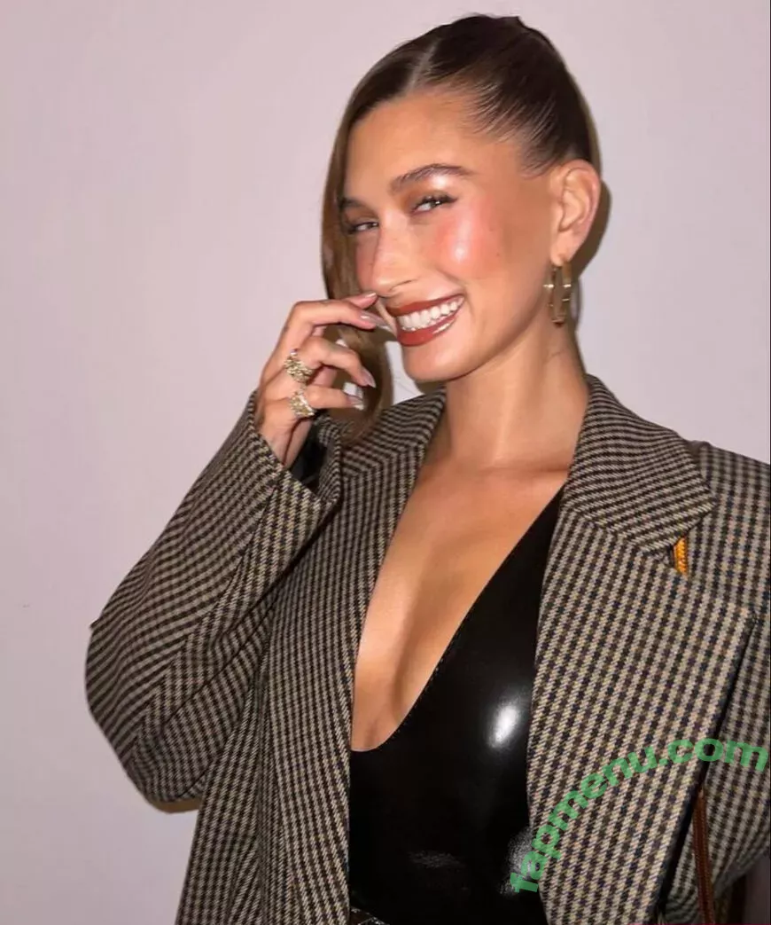 Hailey Baldwin Bieber nude photo #0359 (haileybieber)