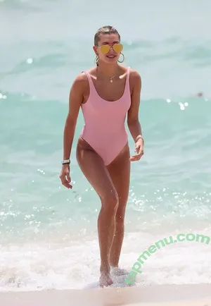 Hailey Baldwin Bieber / haileybieber nude photo #1070