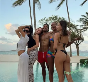 Hailey Baldwin Bieber / haileybieber nude photo #1133