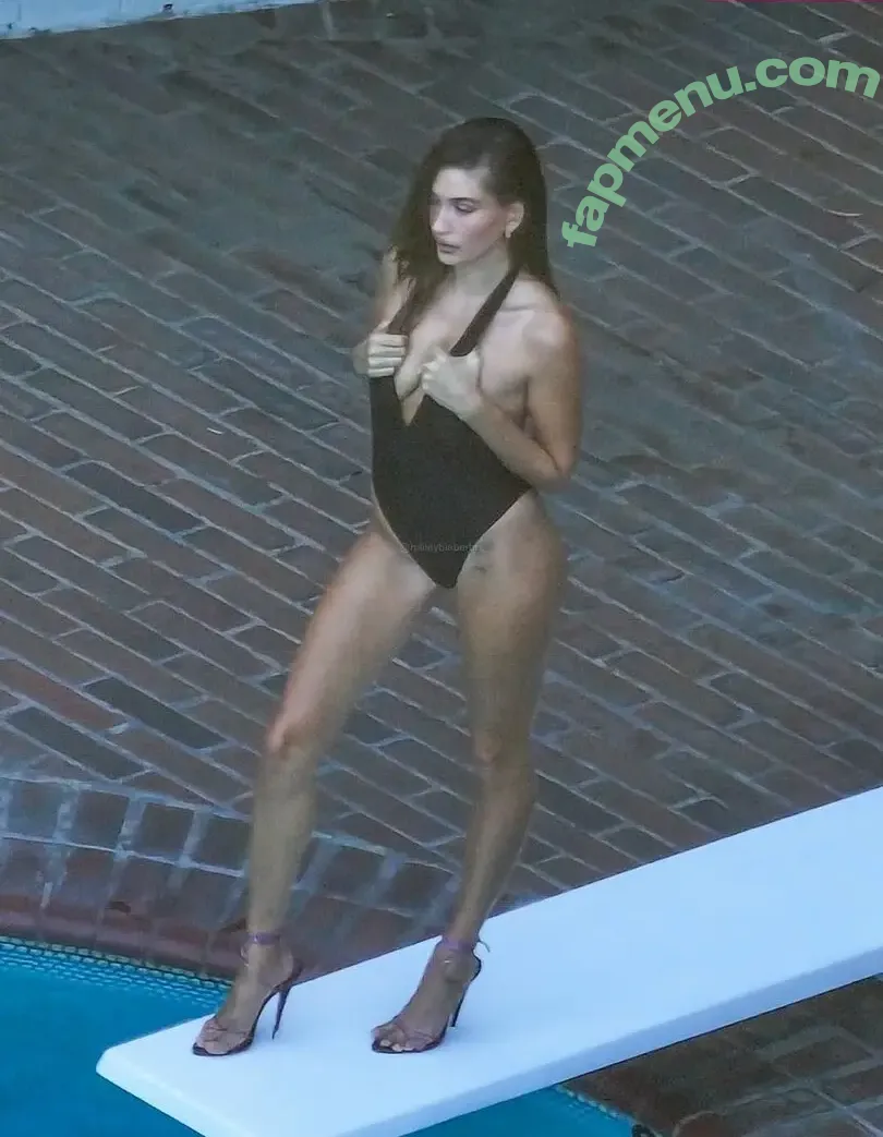 Hailey Baldwin Bieber nude photo #1016 (haileybieber)