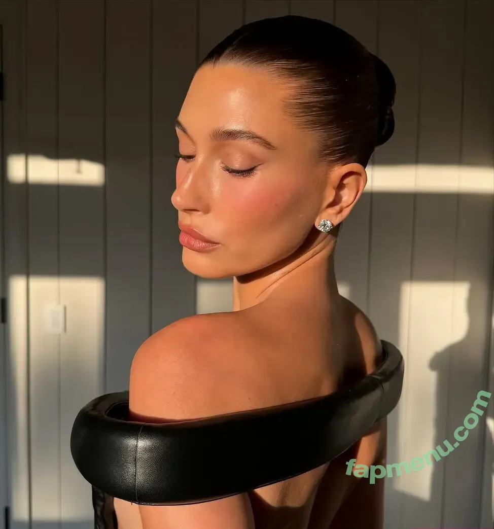 Hailey Baldwin Bieber nude photo #1058 (haileybieber)
