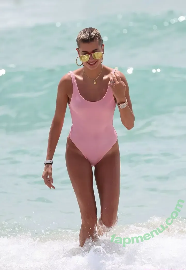 Hailey Baldwin Bieber nude photo #1064 (haileybieber)