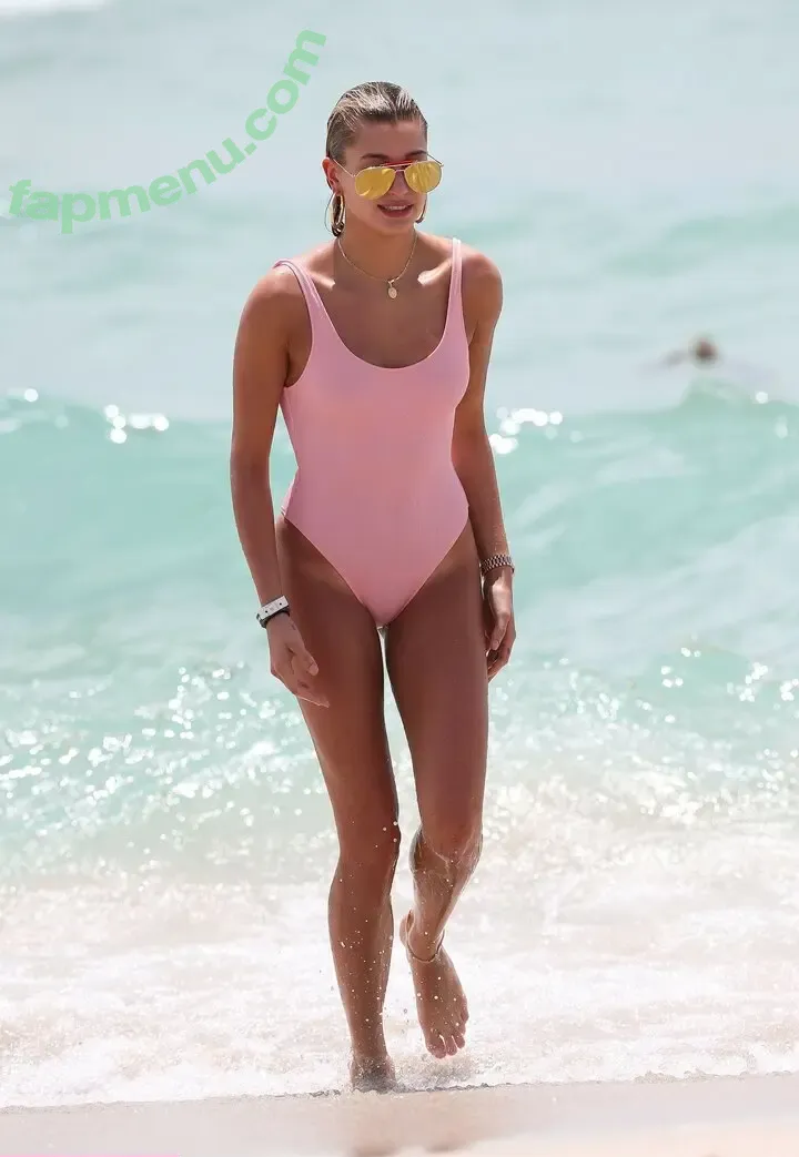Hailey Baldwin Bieber nude photo #1076 (haileybieber)