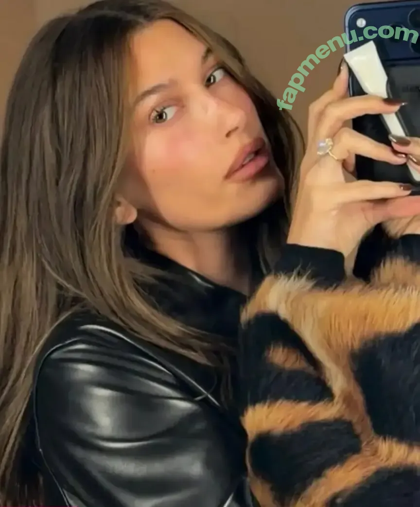 Hailey Baldwin Bieber nude photo #1118 (haileybieber)