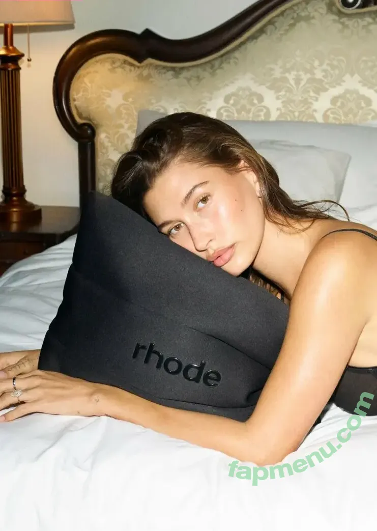 Hailey Baldwin Bieber nude photo #1125 (haileybieber)