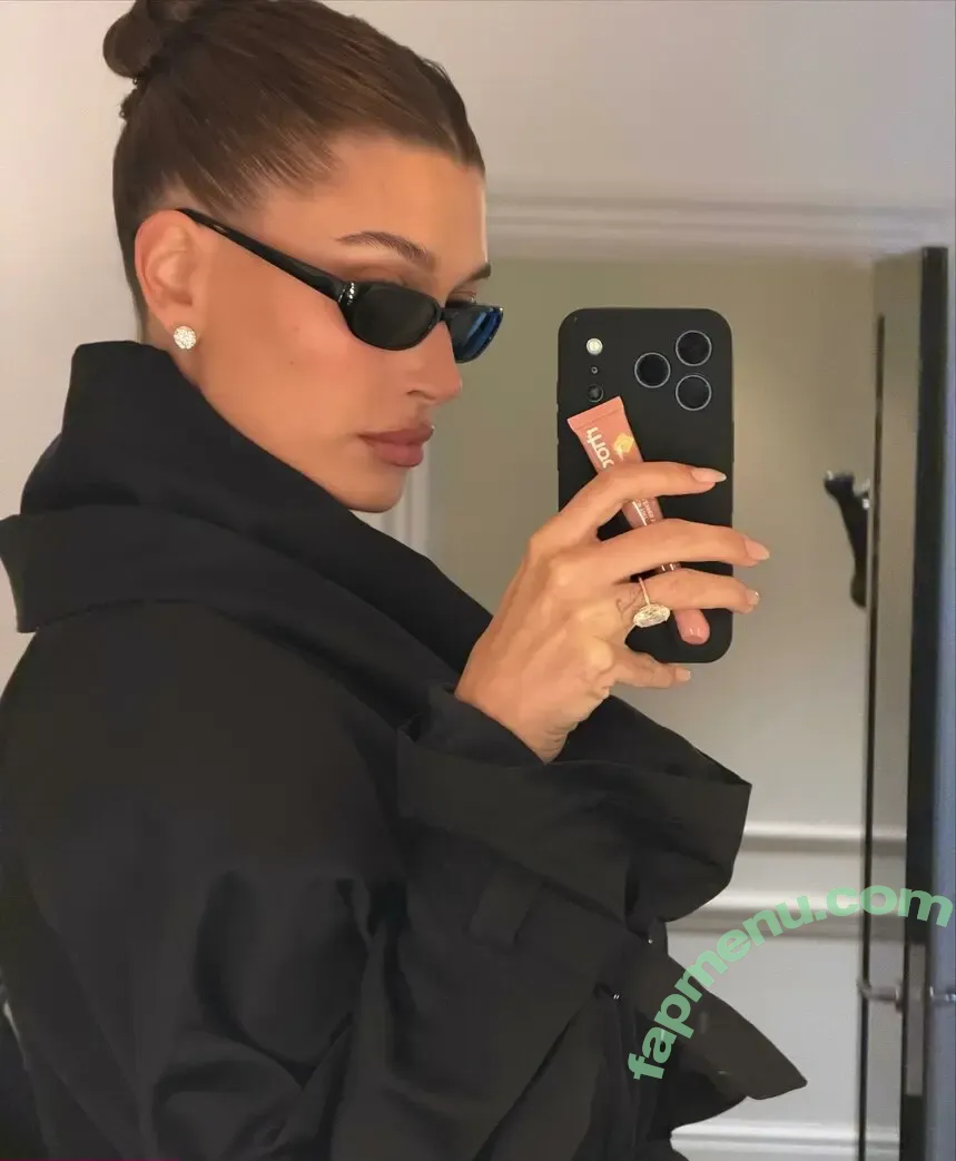 Hailey Baldwin Bieber nude photo #1142 (haileybieber)