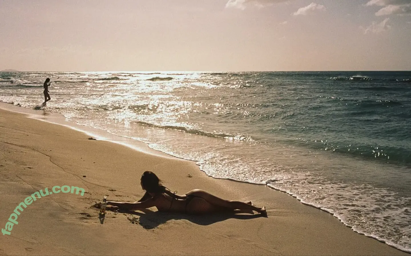 Hailey Baldwin Bieber nude photo #1181 (haileybieber)