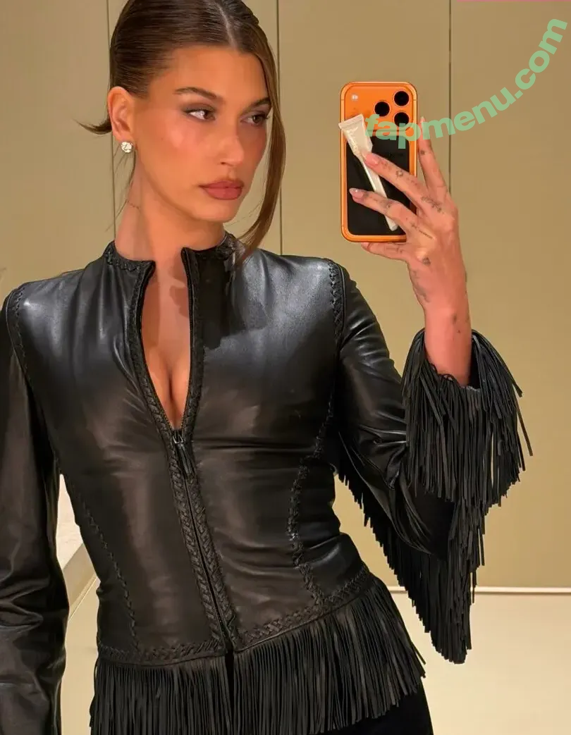 Hailey Baldwin Bieber nude photo #1184 (haileybieber)