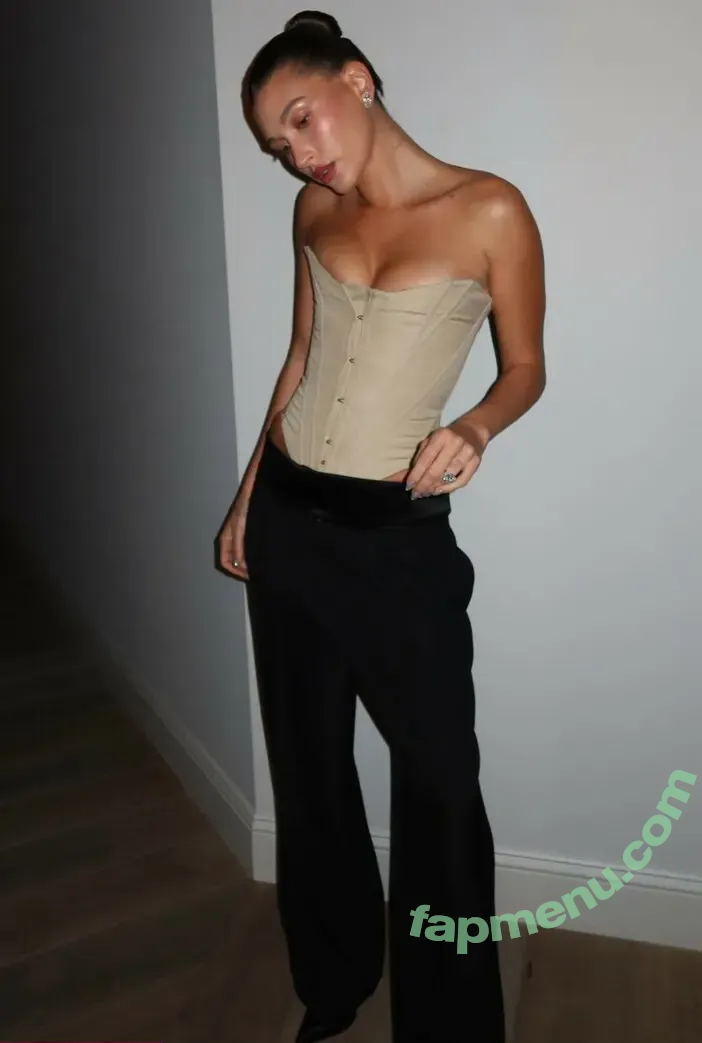 Hailey Baldwin Bieber nude photo #1232 (haileybieber)